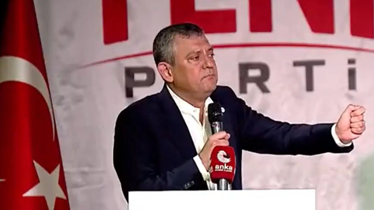 Özgür Özel'den Erdoğan'ın 'Kiminle savaştasınız?' sorusuna: 'Can yakmak için değil, canımızı kurtarmak için...'