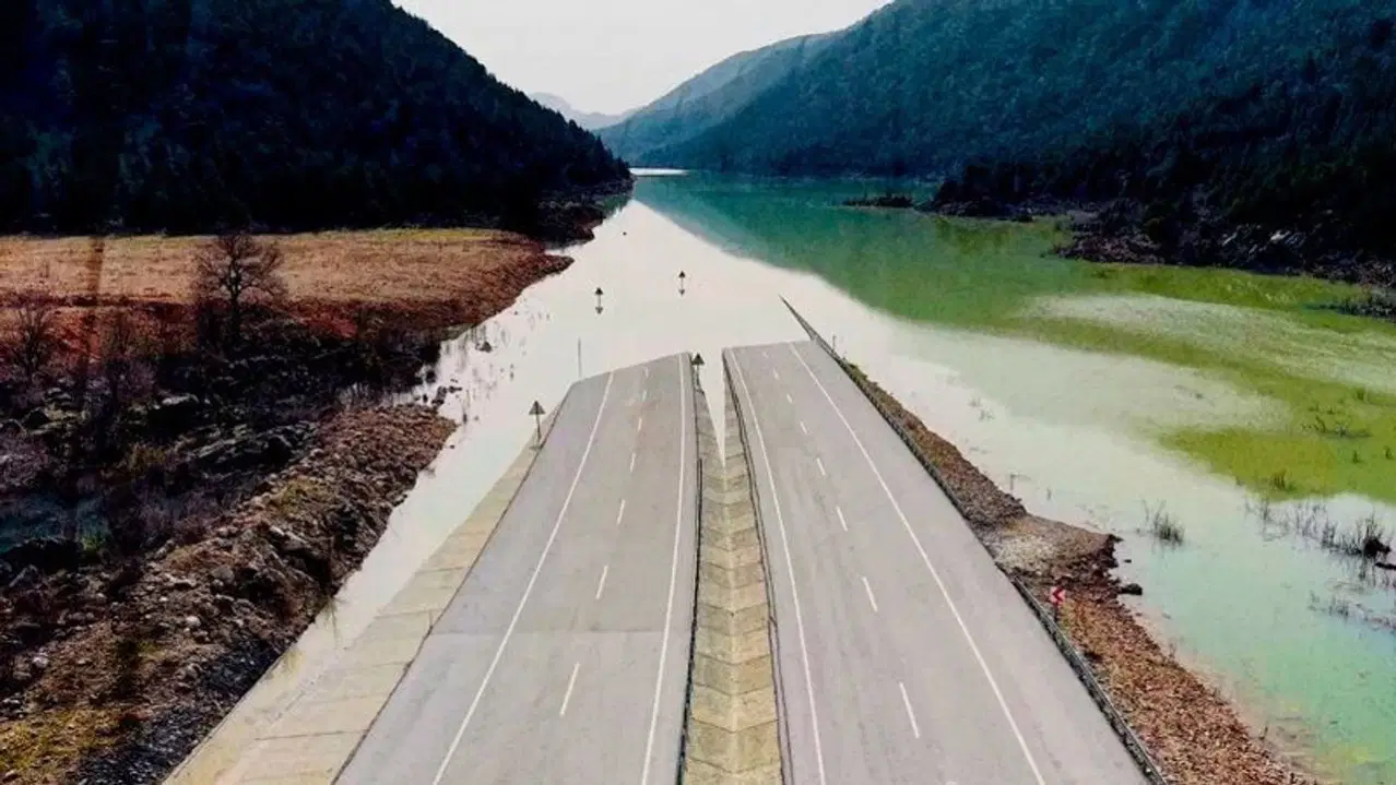 Karayolları Genel Müdürlüğü'nden su taşkını nedeniyle kapanan Antalya-Konya arasındaki yola ilişkin açıklama
