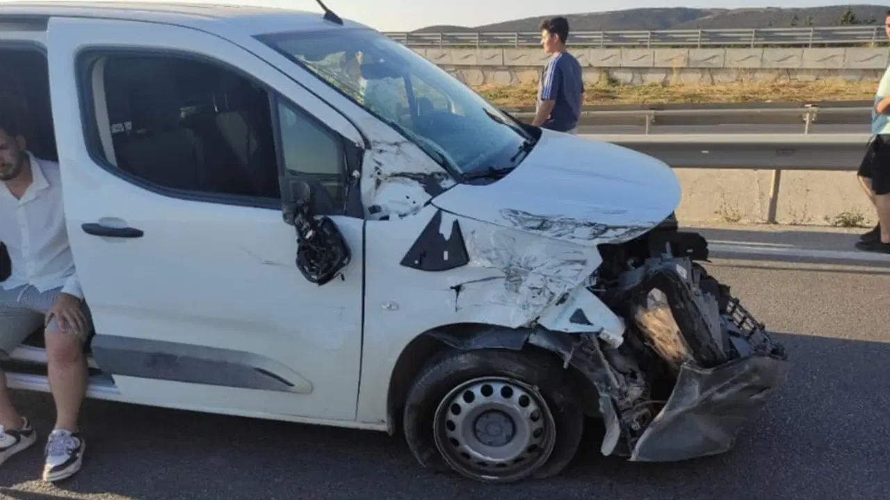 Balıkesir yolunda 5 araç birbirine girdi: 1 yaralı