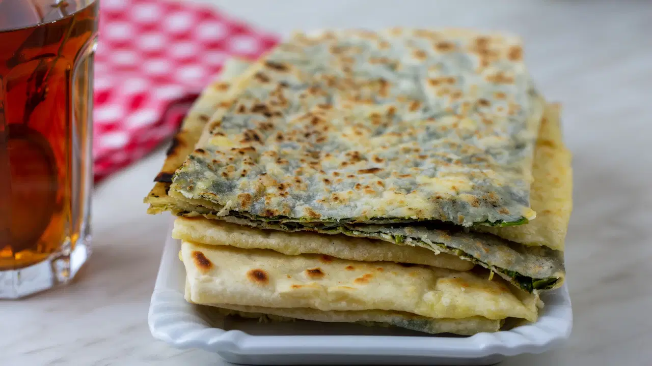  Yufkasız tava böreği tarifi... Çay demlenene kadar kahvaltı sofrasında hazır!