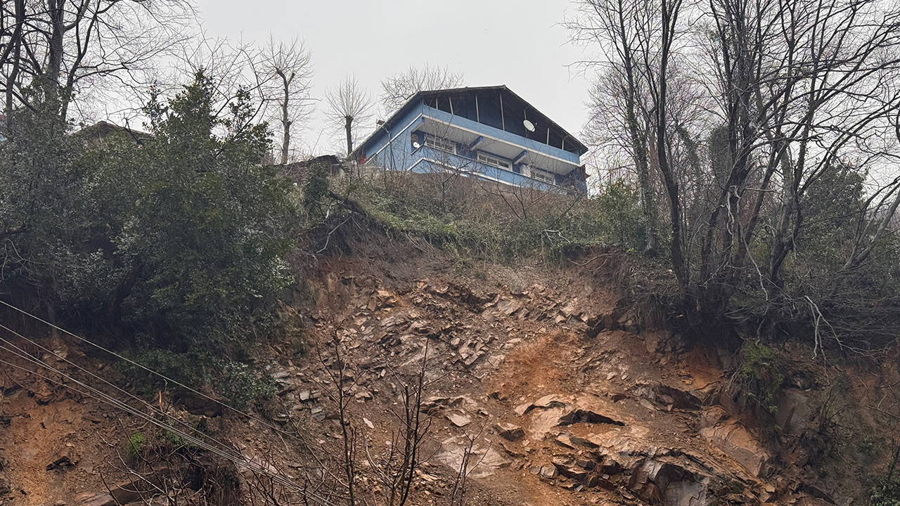 Zonguldak'ta heyelan: 3 ev etkilendi