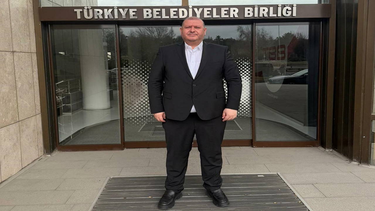 Türkiye Belediyeler Birliği'nden Menderes Belediyesi'ne ekskavatör hibesi