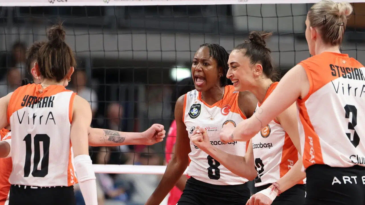 Kadınlar Kupa Voley'de finalin adı belli oldu!