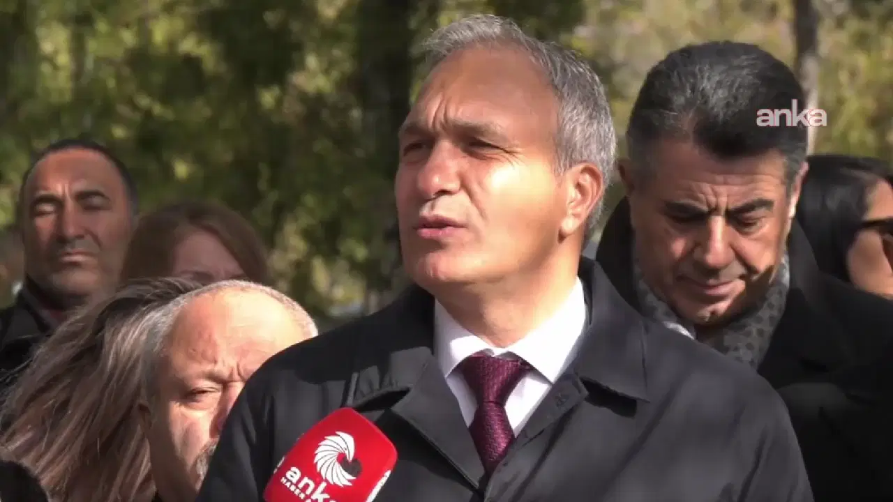 Hasan Âli Yücel, mezarı başında anıldı… Suat Özçağdaş: 'Dindardır, ama aynı zamanda büyük bir bilim insanıdır'