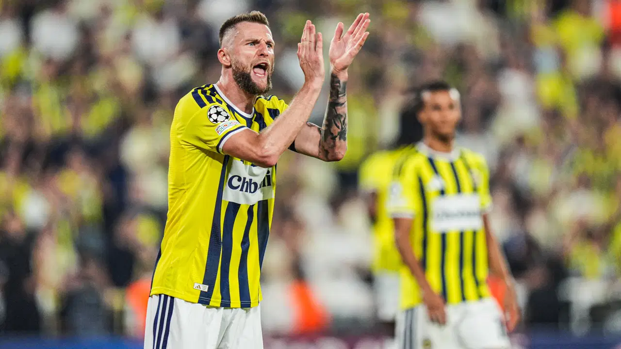Fenerbahçe, Göztepe'yi konuk edecek... Dirk Kuyt, 11'i netleştirmeye başladı