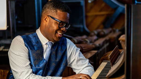 Dünyanın müziğe, müziğin zamana ihtiyacı var