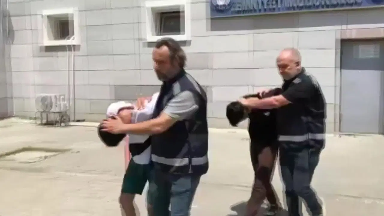 Sahte Vatandaşlık Vaadiyle Dolandırıcılık Yapan İki Kişi Yakalandı
