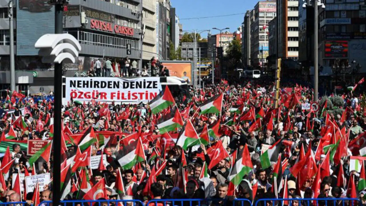 Ankara'da, "Gazze Kararlılık Yürüyüşü" düzenlendi... "Filistin'in özgürlüğü için, adalet için, insanlık için buradayız"