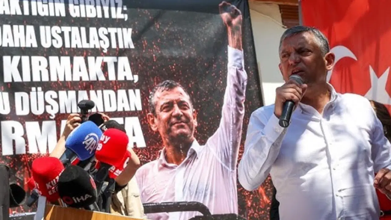 Özgür Özel'den Tokat'ta 'taşıma seçmen' iddiası: AKP, seçim öncesi 550 kişinin kayıtlarını bu beldeye aldırdı