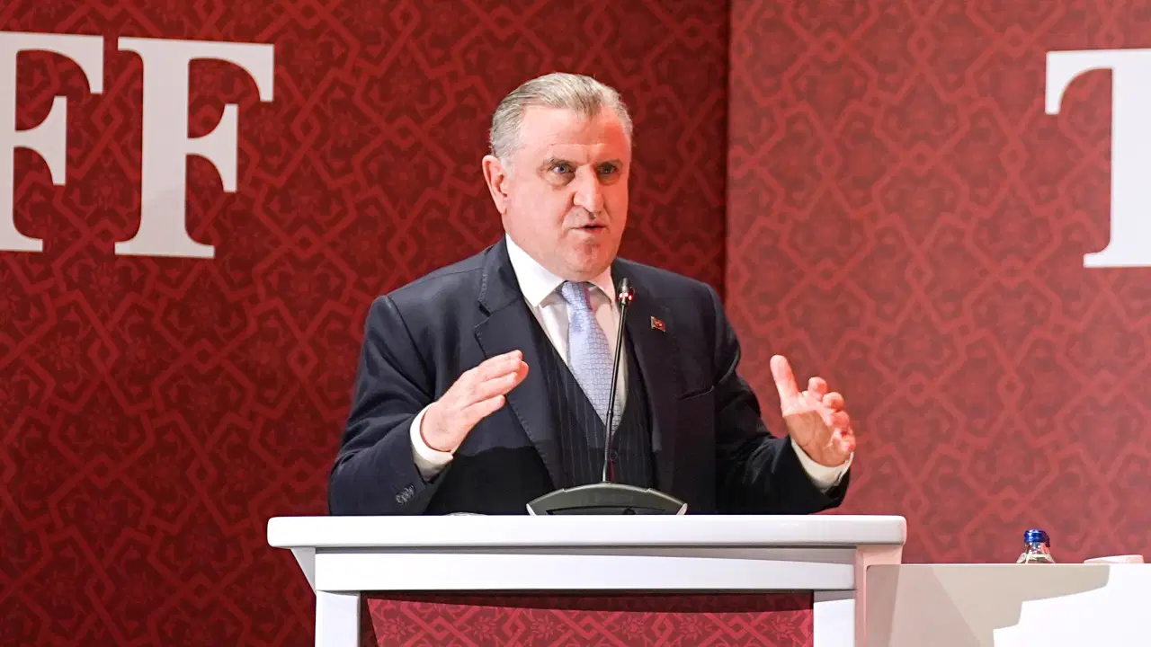 Gençlik ve Spor Bakanı Osman Aşkın Bak'tan 'VAR ziyareti' iddialarına yanıt!