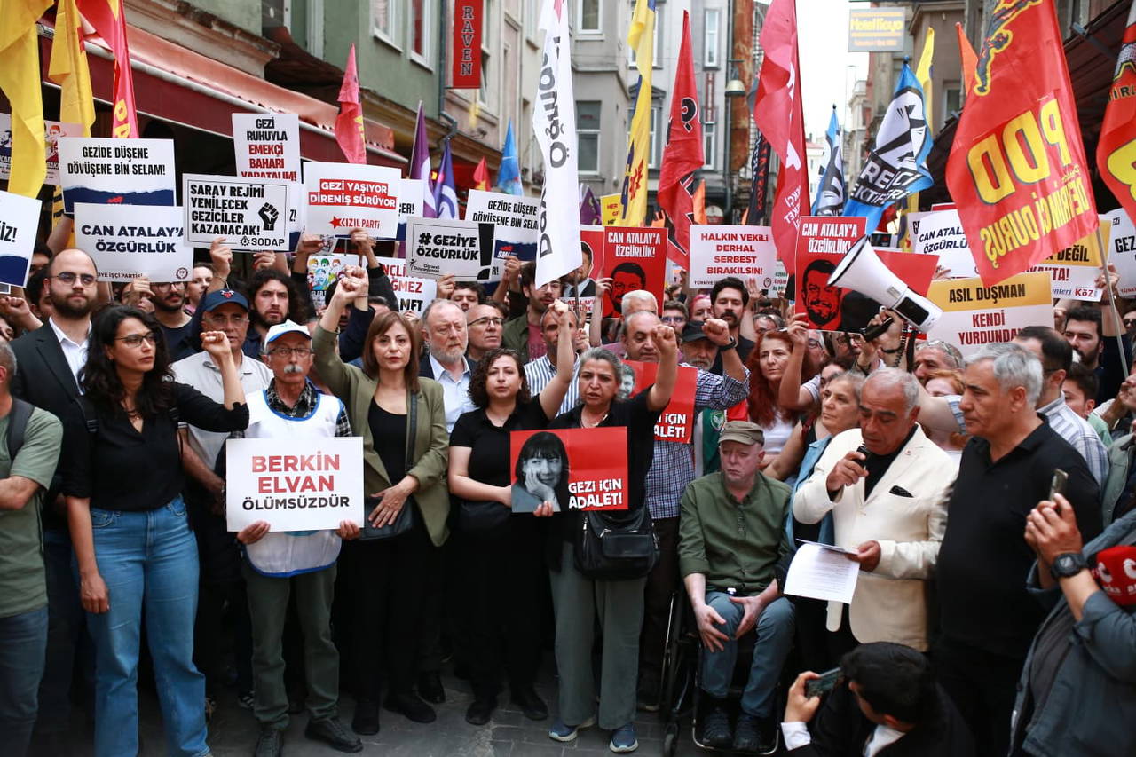 Polis ablukasındaki Taksim'de Gezi anması: Yurttaşlar 13. yılda bir araya geldi