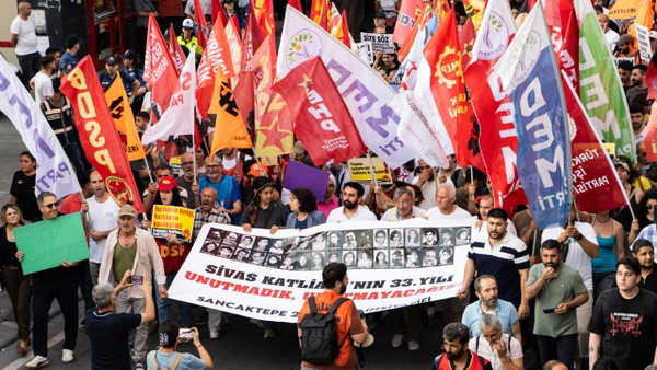 Madımak Katliamı'nın yıldönümünde Türkiye'nin dört bir yanında adalet çağrısı: ‘Unutmadık, unutturmayacağız’