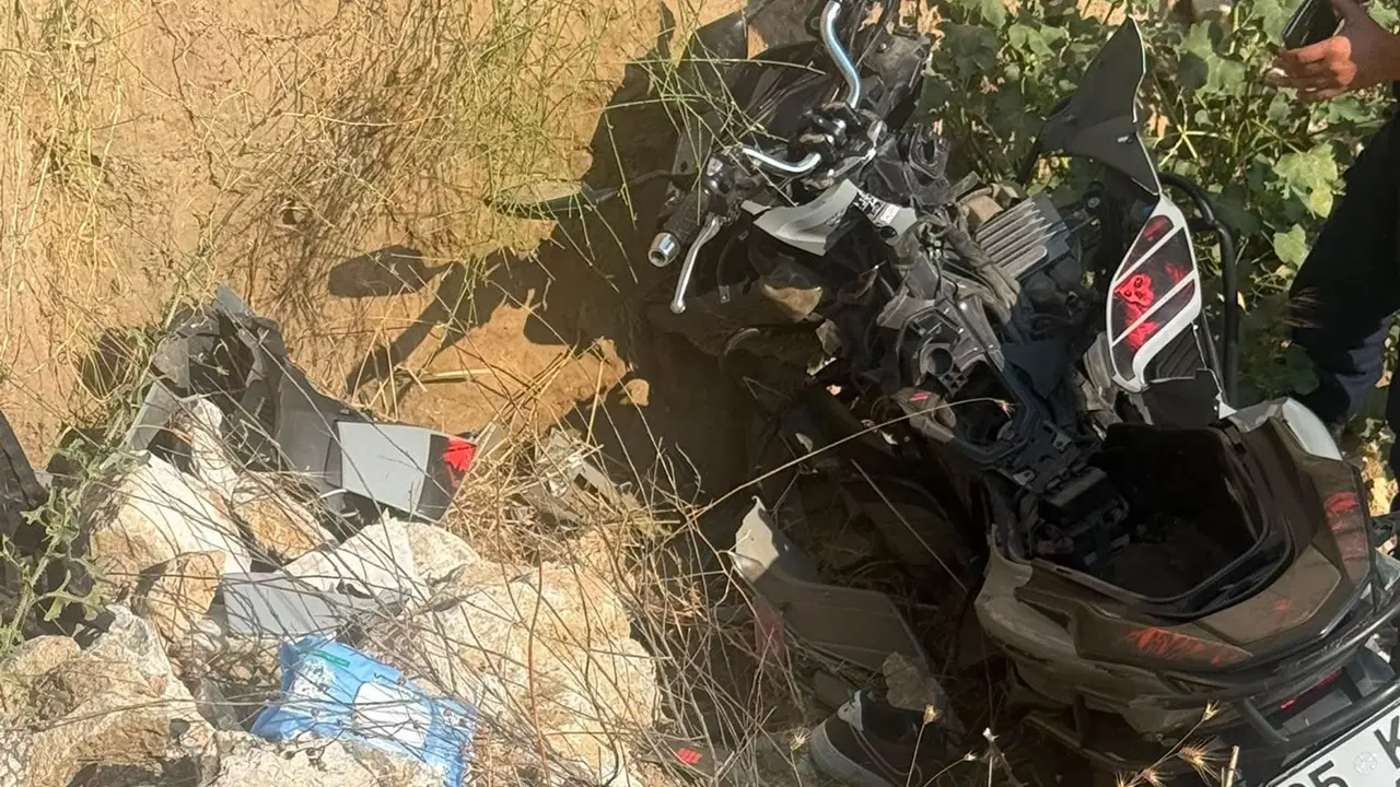 Şarampole devrilen motosikletin 18 yaşındaki sürücüsü öldü