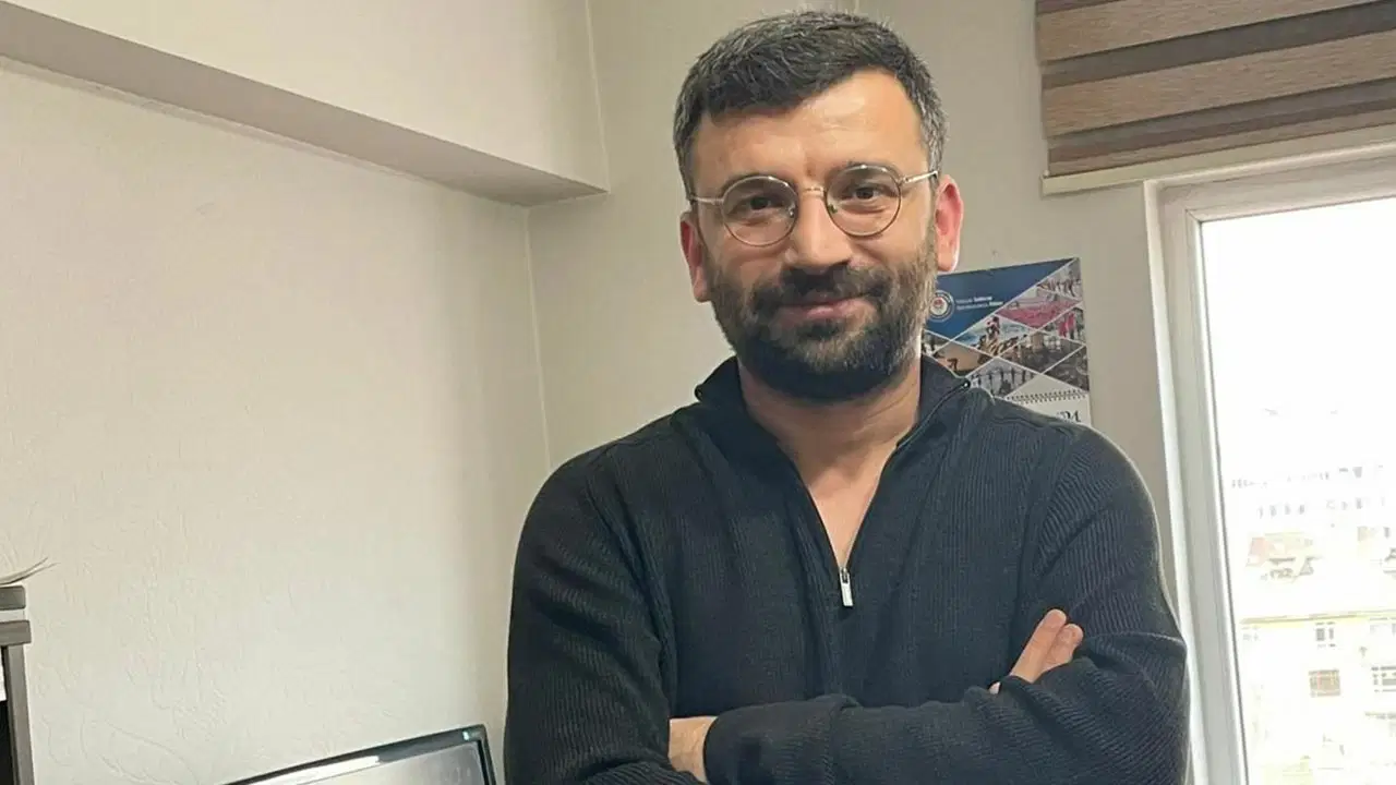 Elazığ'da meclis toplantısını takip eden gazeteciye yumruklu saldırı