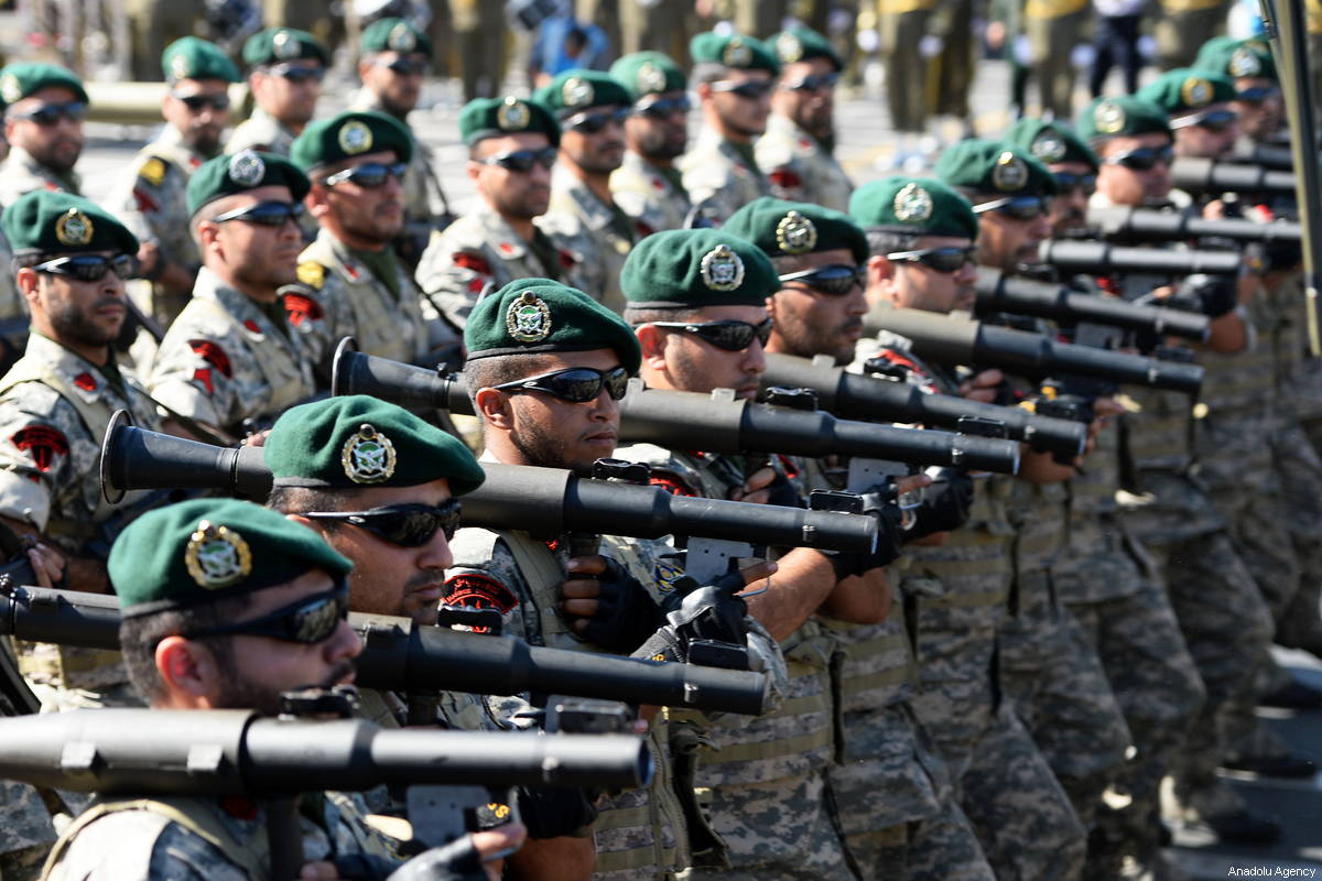 İran’da Devrim Muhafızları’na silahlı saldırı