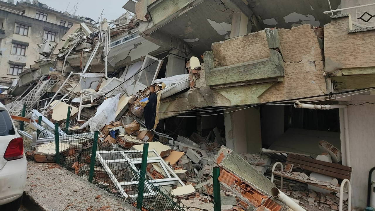 35 kişiye mezar olmuştu... Hatay'daki Birlik Apartmanı davası başlandı