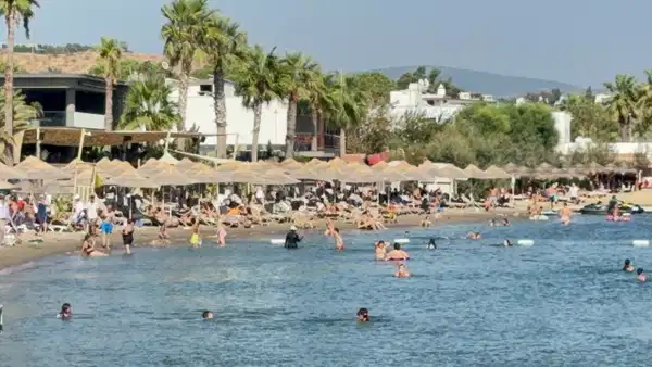 Bodrum'u sıcak vurdu: Termometre 40'ı, hissedilen sıcaklık 45'i gördü