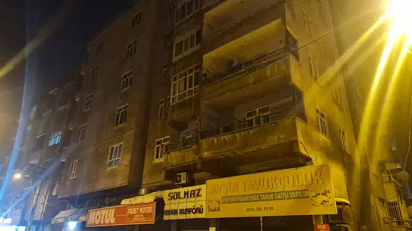 Diyarbakır'da kolon çatlağı nedeni ile iki bina tahliye edildi