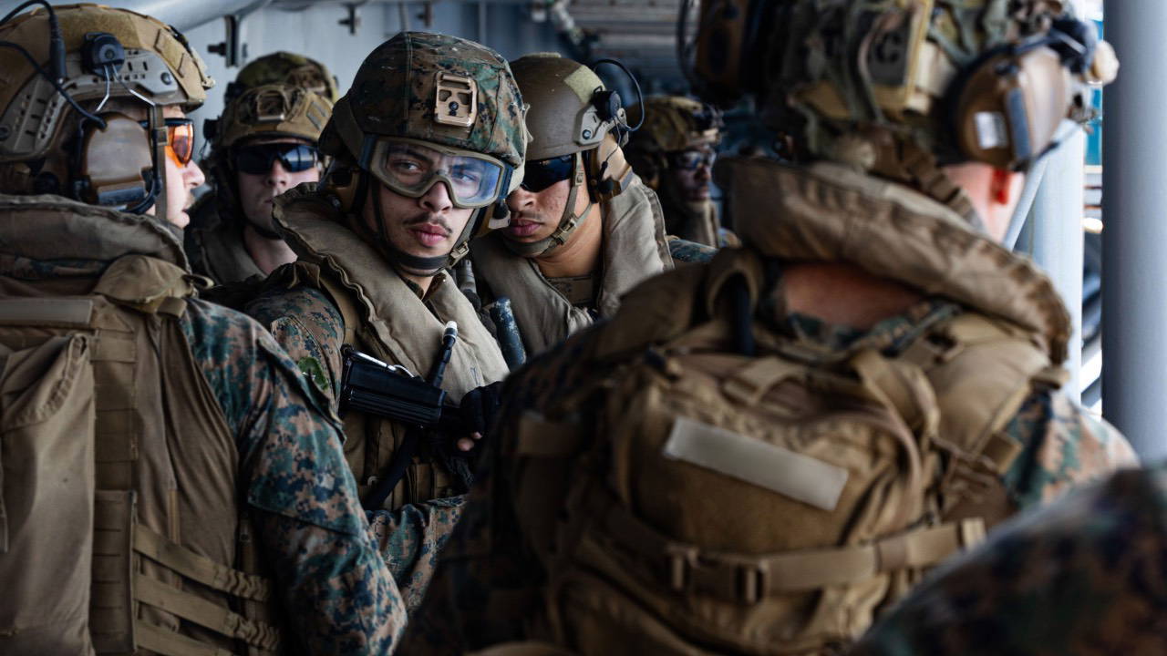 Kara harekatı için hazırlık… CENTCOM duyurdu! Piyadeleri taşıyan savaş gemisi Orta Doğu’da