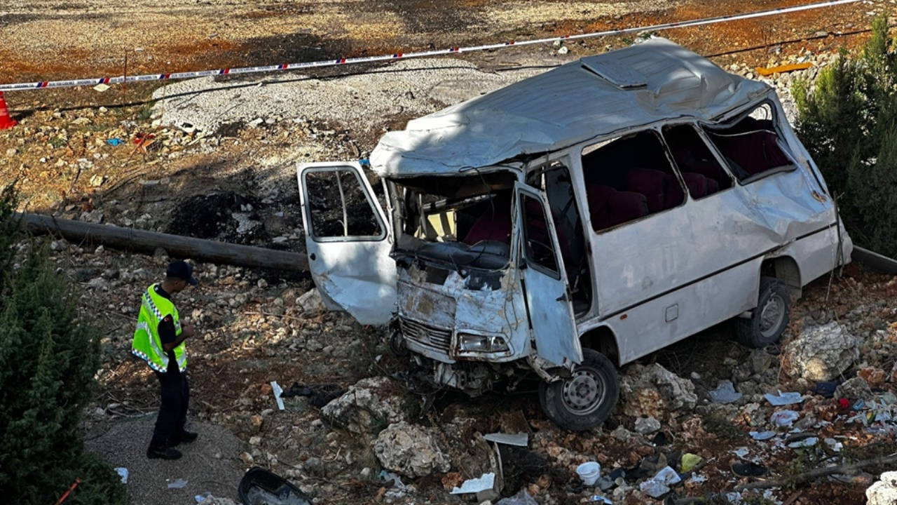 Mersin'de feci kaza... Tarım işçilerini taşıyan servis kaza yaptı: Ölü sayısı 6'ya yükseldi!
