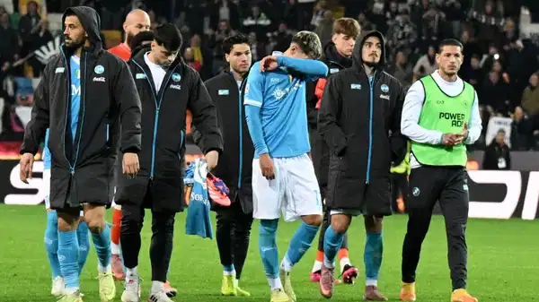 Napoli zirve yarışında yara aldı!