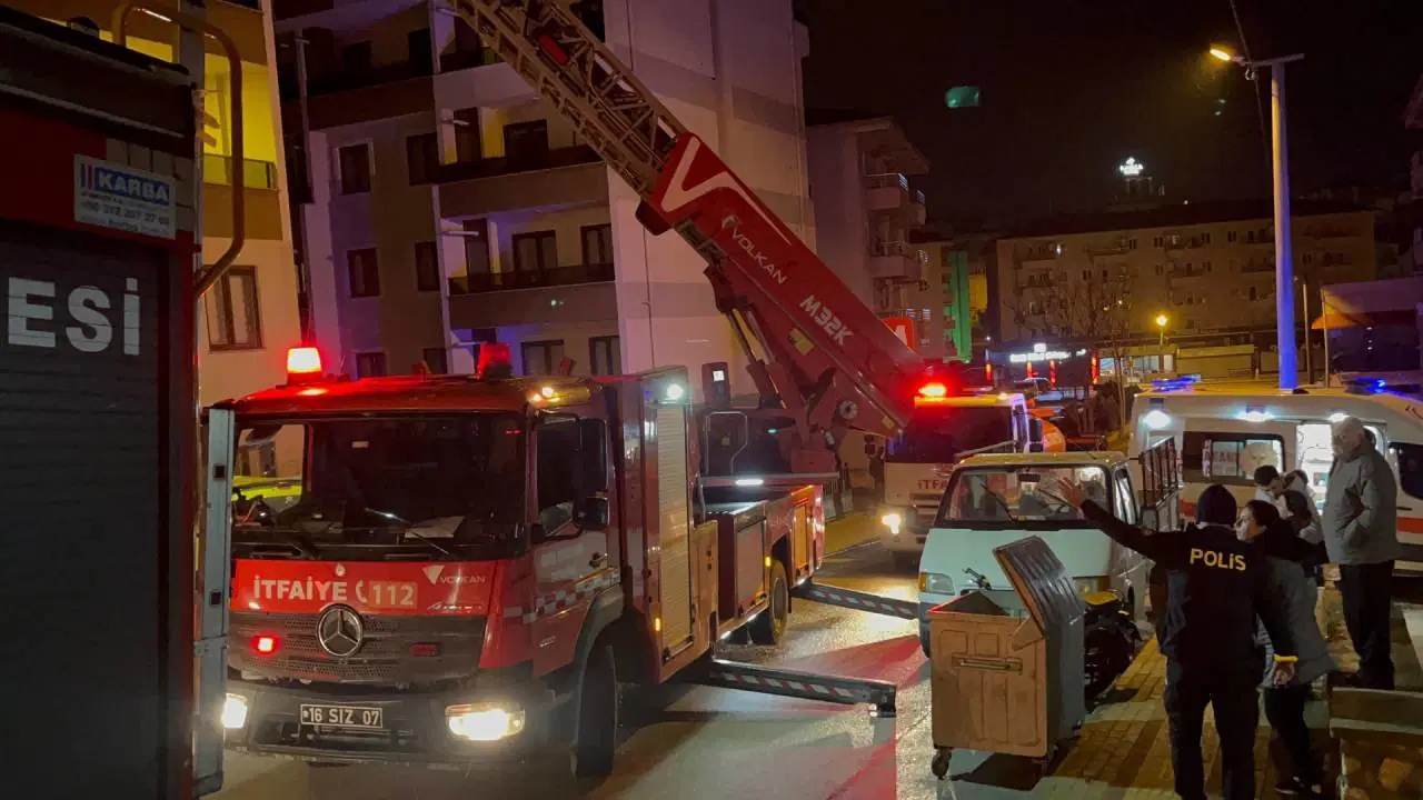 Bursa'da 5 katlı binada korkutan yangın!