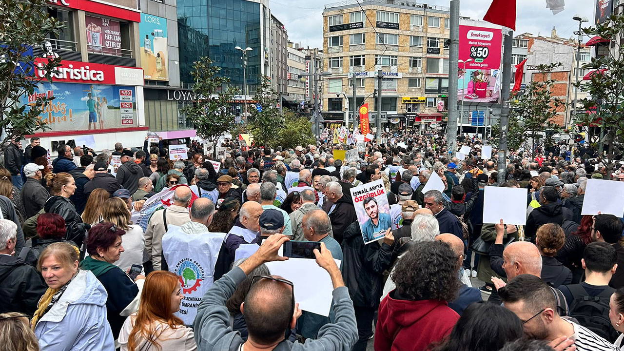 Kadıköy'de Baskılara Karşı Yürüyüş Düzenlendi: Tutuklu Gazetecilere Destek