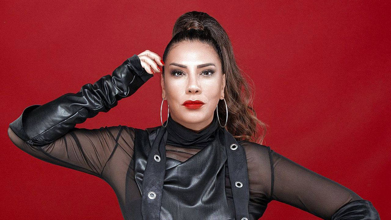 Işın Karaca 'Ne mutlu Türk'üm diyene' dediği için sınır dışı edildi!