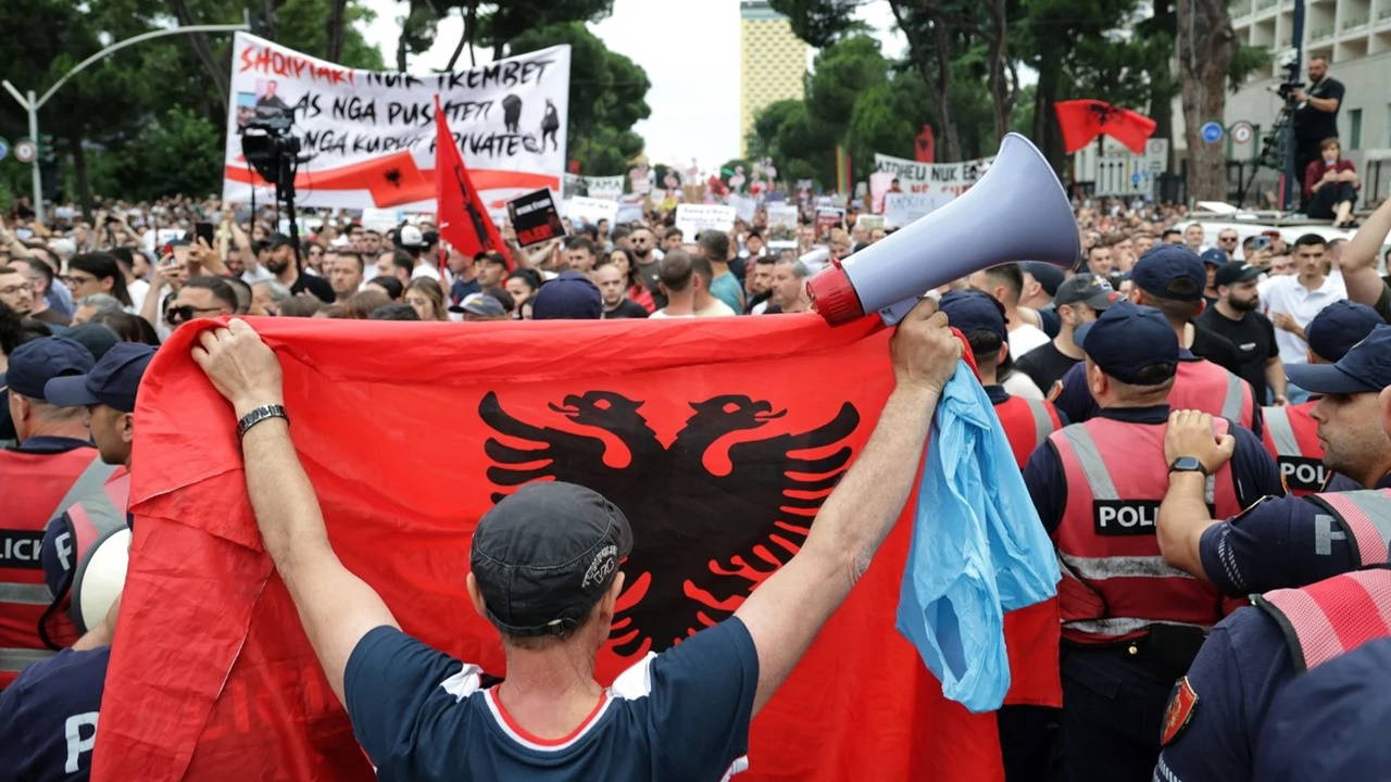 Trump'ın damadı Arnavutluk'ta kriz yarattı... Eylemler Yunan