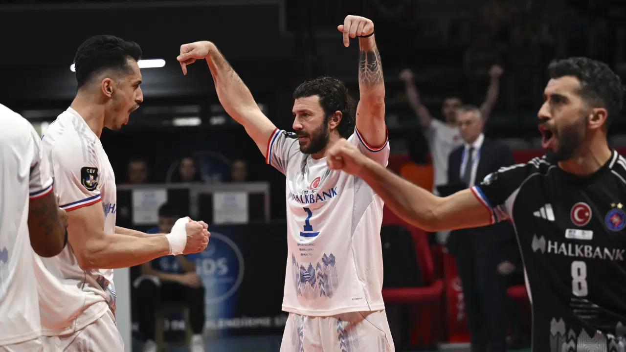 Halkbank, Fenerbahçe Medicana'ya set vermedi!