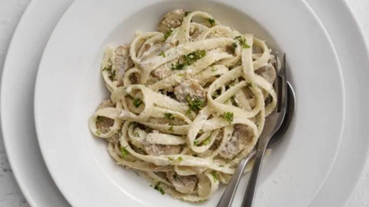 İtalyan ustadan mutfak sırrı: Enfes fettucini alfredo tarifi