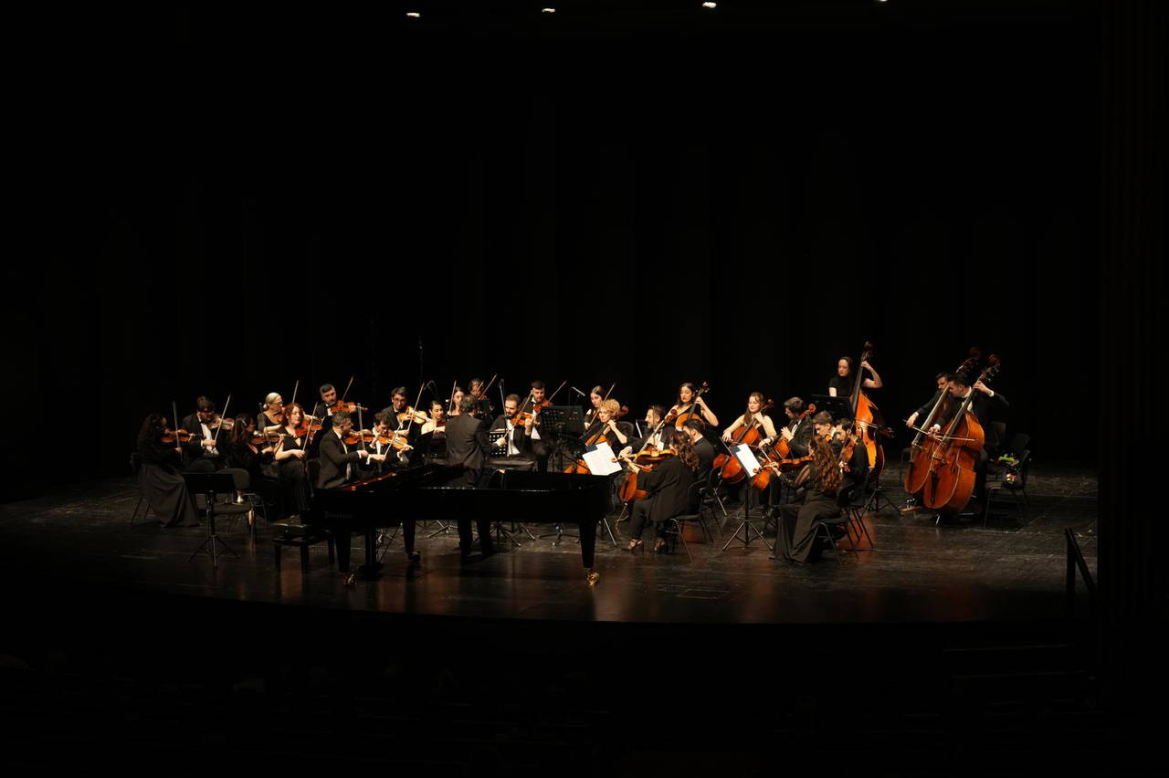 AKM'deki konserde İFO'ya, Korobeinikov ve Rodionov eşlik etti: Yeni yıl, ilk konser