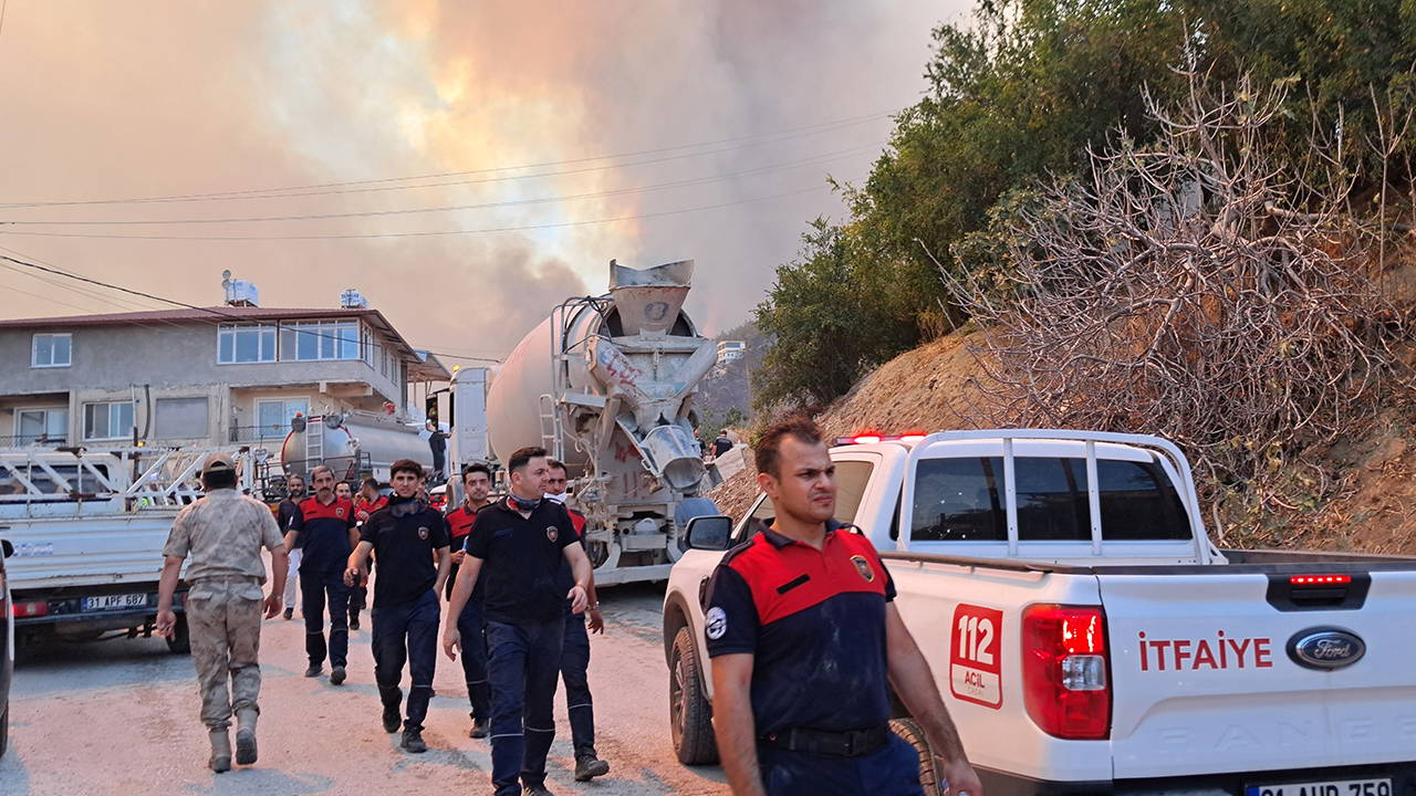Hatay'da orman yangınından etkilenen yurttaşlardan yürek yakan sözler: 'Zaten herkes depremden çıkmış, daha yeni yeni kendilerine geliyordu...'