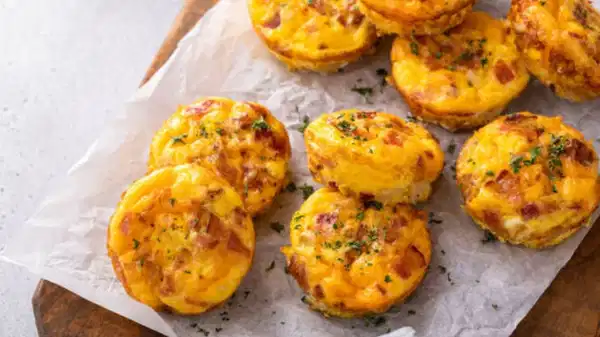 Güne enerjik başlamanızı sağlayan mini lezzet: Yumurtalı muffin tarifi