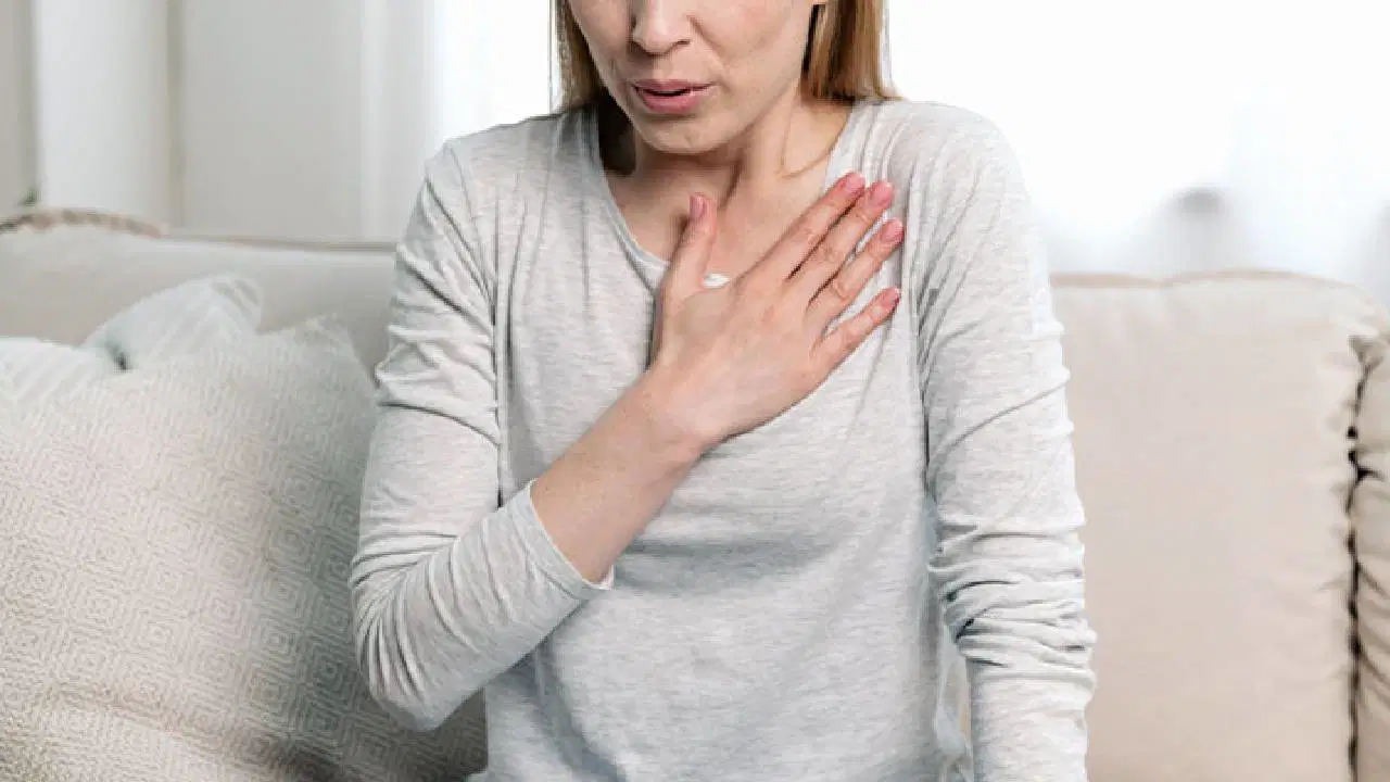 Aynı anda karın ağrısı ve nefes darlığına dikkat