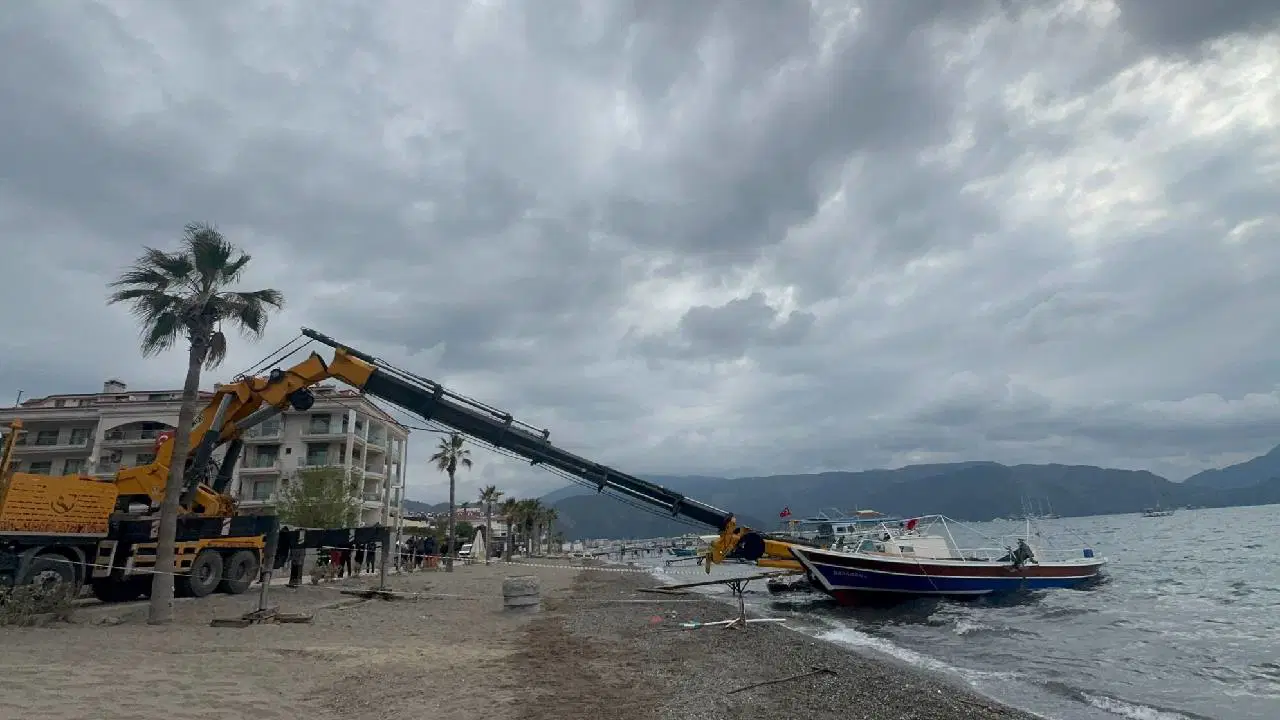 Muğla'da korkunç kaza... Vincin kopan parçasının altında kaldı!