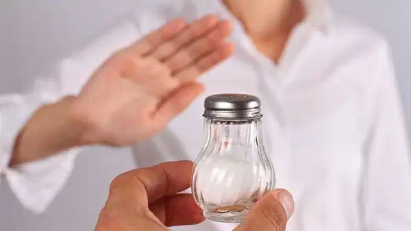 Aşırı tuz tüketimi kan basıncını yükselterek hipertansiyon riskini artırıyor