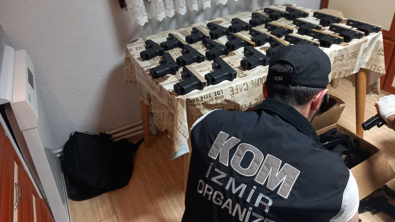 Kimlikleri tespit edildi... İzmir'de yasadışı silah ticareti operasyonu: 9 tutuklama