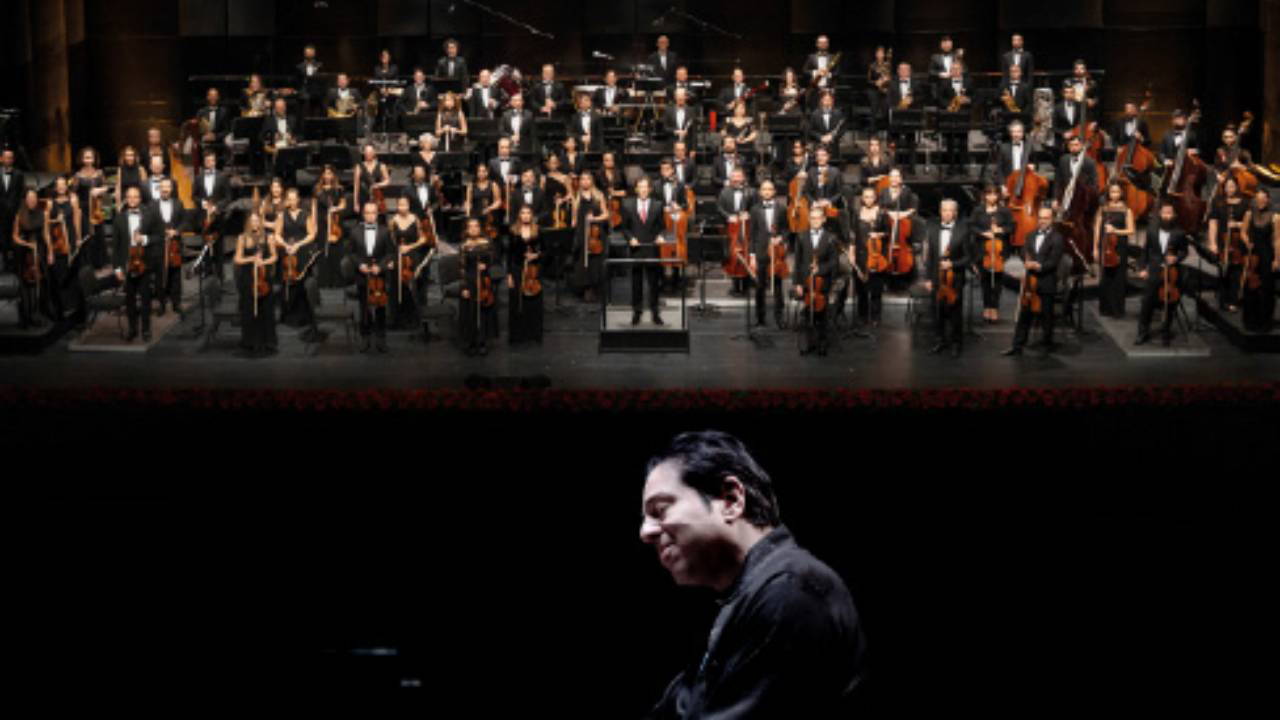 Fazıl Say ve Borusan İstanbul Filarmoni Orkestrası Elbphilharmonie’de ayakta alkışlandı: Türkiye’nin aydınlık yüzü sahnedeydi