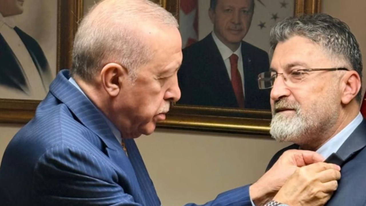 Erdoğan rozetini taktı: O başkan AKP'ye geçti!