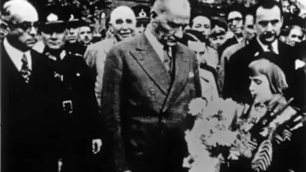 Geleceğin ışığına miras: Atatürk'ün çocuklar ile ilgili sözleri...