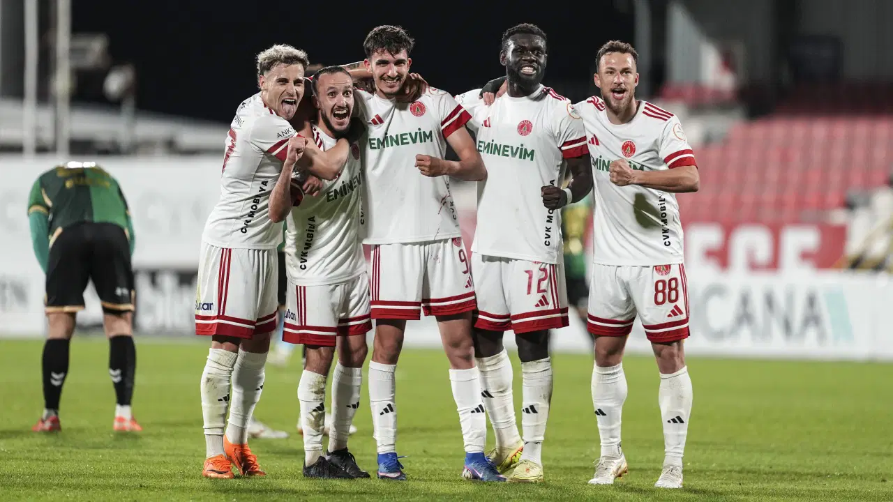 Ümraniyespor, Sakaryaspor'u ateş hattına attı!