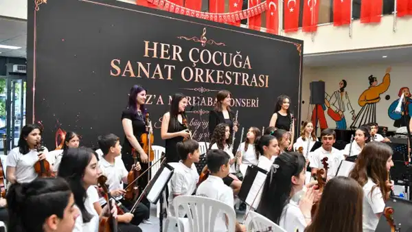 'Her Çocuğa Sanat' projesinin 40 kişilik orkestrası konser verdi