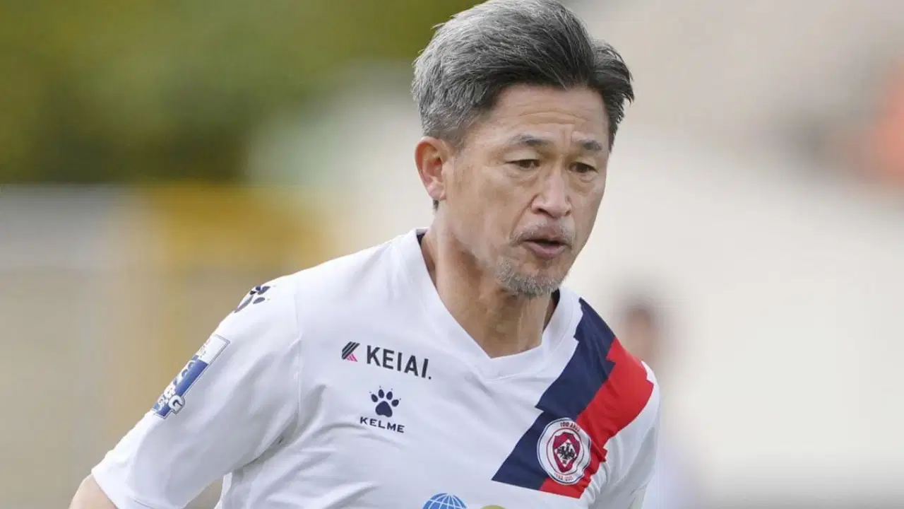 Dünyanın en yaşlı futbolcusu Kazuyoshi Miura'dan bir imza daha!