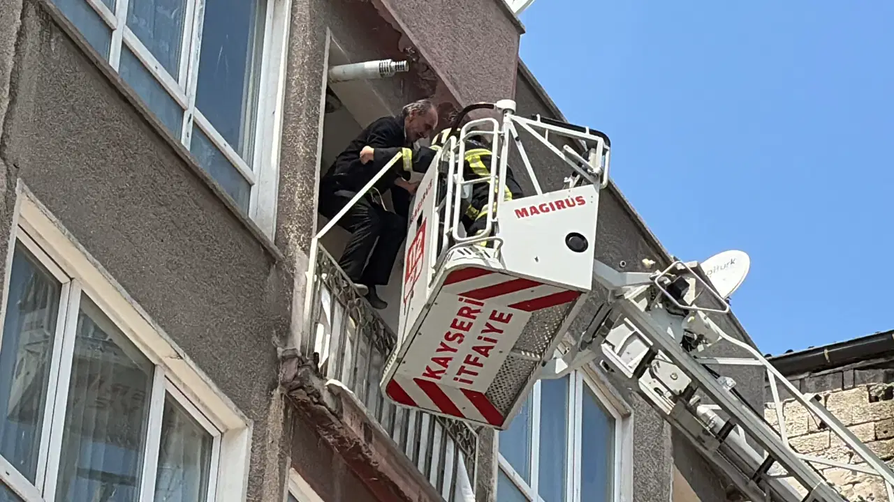 Kayseri'de 5 katlı binada yangın paniği: 1'i bebek 5 kişi kurtarıldı