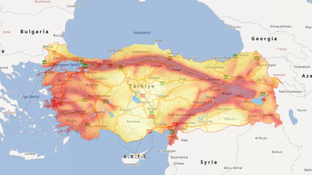 AFAD, Türkiye Deprem Tehlike Haritası'nı güncelledi: En tehlikeli iller hangileri? İstanbul, İzmir, Sakarya, Erzincan... 