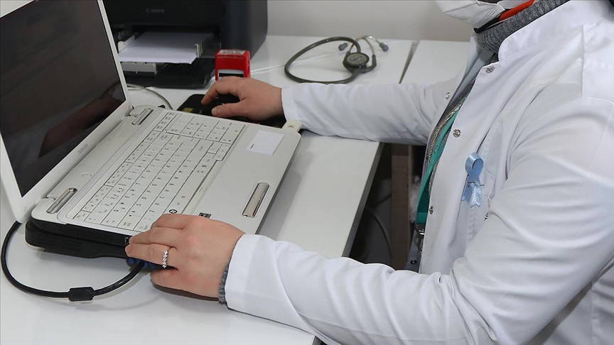 Hekimlere 'veri girişi dayatması'na tepki: 'Aile hekimliğini işlevsiz hale getiren bir angarya'