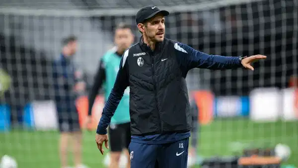 Freiburg teknik direktörü Julian Schuster'den Aston Villa'ya övgü