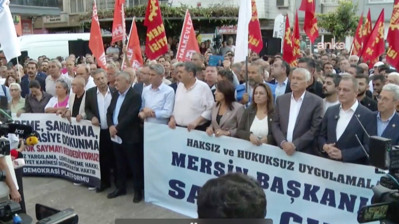 Mersin'de belediye başkanlarının tutuklanmasına protesto… Vahap Seçer’den mesaj: ‘Başımız dik, vicdanımız rahat’