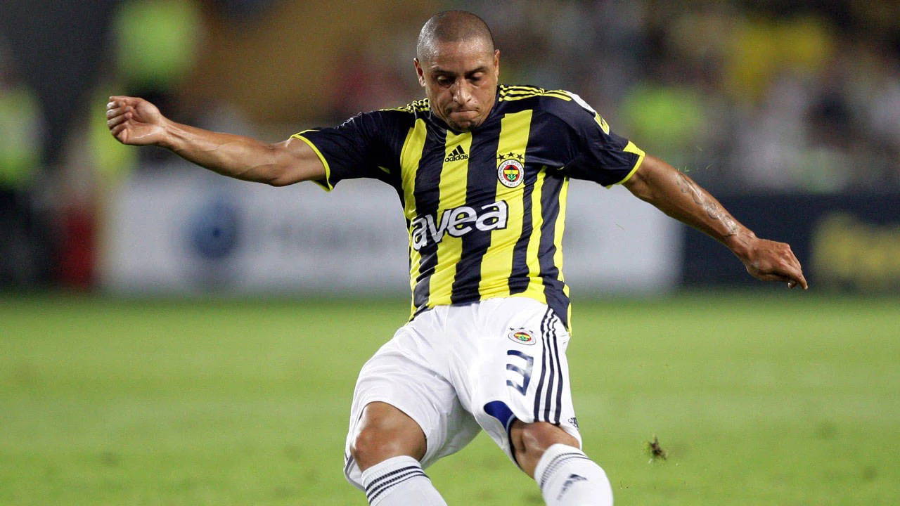 AKP’li vekil duyurdu: ‘Efsane futbolcu Roberto Carlos Müslüman oldu’